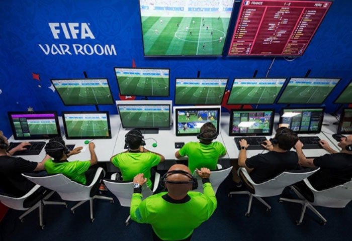 Ứng dụng công nghệ VAR là gì trong bóng đá