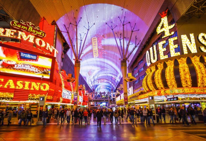Khẩu hiệu của khu nghỉ dưỡng casino là “để bẻ cong trải nghiệm LGBTQ+ Las Vegas"
